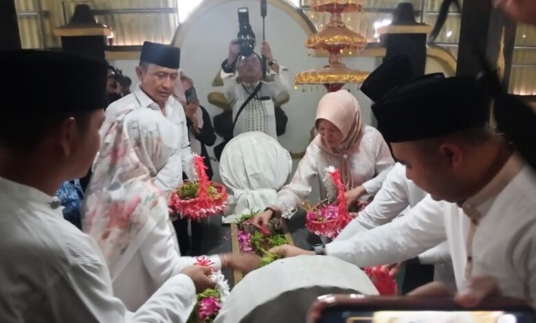 Di HJB Ke-348, Bupati Bojonegoro Setyo Wahono-Wabup Nurul Azizah, Ziarah Ke Makam Raden Adipati Djojonegoro, di Mojoranu, Dander Di HJB Ke-348, Bupati Bojonegoro Setyo Wahono-Wabup Nurul Azizah, Ziarah Ke Makam Raden Adipati Djojonegoro, di Mojoranu, Dander
