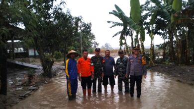 Jalan Desa Sepanjang 1 Kilometer, Di Gondang Terendam Banjir Bandang