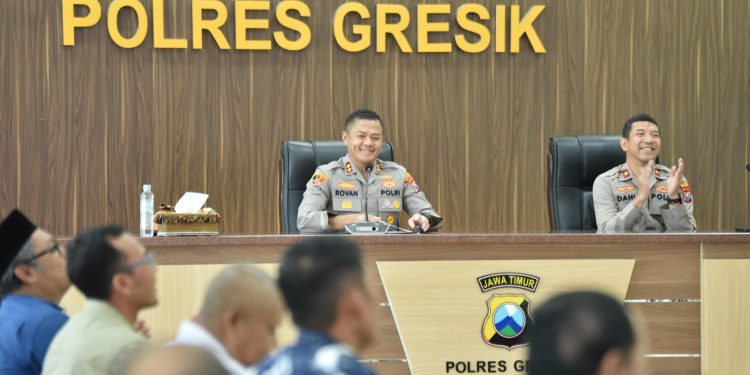Perkuat Sinergi Untuk Jaga Kamtibmas, Polres Gresik Gelar Silaturahmi Akbar Bersama Para Kepala Desa di Wilayahnya Perkuat Sinergi Untuk Jaga Kamtibmas, Polres Gresik Gelar Silaturahmi Akbar Bersama Para Kepala Desa di Wilayahnya