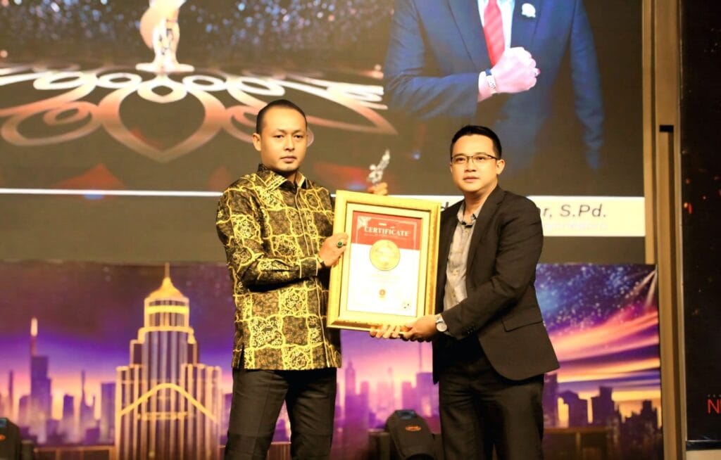 Kebanggaan Bagi Bojonegoro, Abdulloh Umar Ketua DPRD Bojonegoro, Resmi Dinobatkan Sebagai Pemimpin Inovatif Asia Global Award 2025