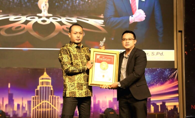 Kebanggaan Bagi Bojonegoro, Abdulloh Umar Ketua DPRD Bojonegoro, Resmi Dinobatkan Sebagai Pemimpin Inovatif Asia Global Award 2025 Kebanggaan Bagi Bojonegoro, Abdulloh Umar Ketua DPRD Bojonegoro, Resmi Dinobatkan Sebagai Pemimpin Inovatif Asia Global Award 2025