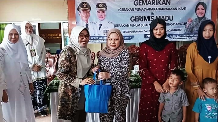 Ketua TP PKK Bojonegoro Cantika Wahono Hadiri Sosialisasi dan Edukasi Gemarikan dan Gerimis Madu, di Balai Desa Sambiroto, Kapas Ketua TP PKK Bojonegoro Cantika Wahono Hadiri Sosialisasi dan Edukasi Gemarikan dan Gerimis Madu, di Balai Desa Sambiroto, Kapas