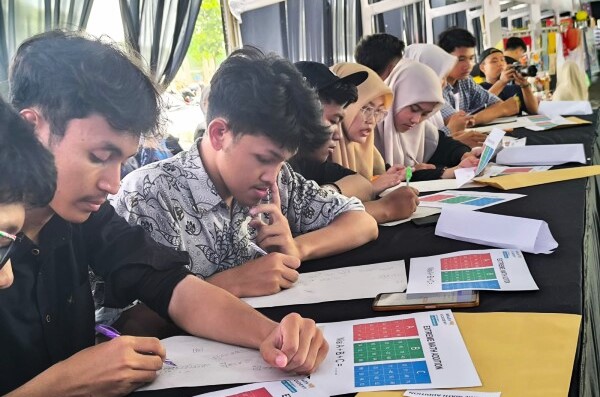 Adu Cepat dan Cermat, Kompetisi Battle of Mind di Ajang Bojonegoro Youth Festival 2025, Hari Kedua Adu Cepat dan Cermat, Kompetisi Battle of Mind di Ajang Bojonegoro Youth Festival 2025, Hari Kedua