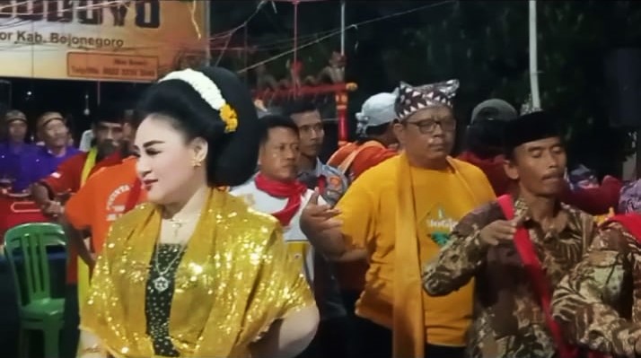 Pagelaran Seni Tayub Meriahkan Sedekah Bumi Dusun Soka, Desa Bungur, Kanor Pagelaran Seni Tayub Meriahkan Sedekah Bumi Dusun Soka, Desa Bungur, Kanor