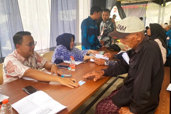 Penerima BLT DBHCHT Bakal Manfaatkan Dana Untuk Biaya Pendidikan dan Tambahan Modal Tanam Tembakau Penerima BLT DBHCHT Bakal Manfaatkan Dana Untuk Biaya Pendidikan dan Tambahan Modal Tanam Tembakau