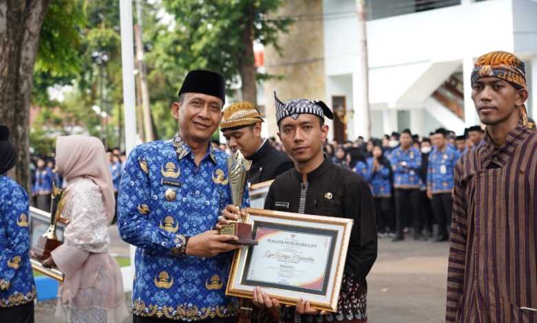 Peringatan Hari Sumpah Pemuda Ke-97, Pemkab Bojonegoro Berikan Penghargaan Kepada Para Pemuda Pelopor Tahun 2025