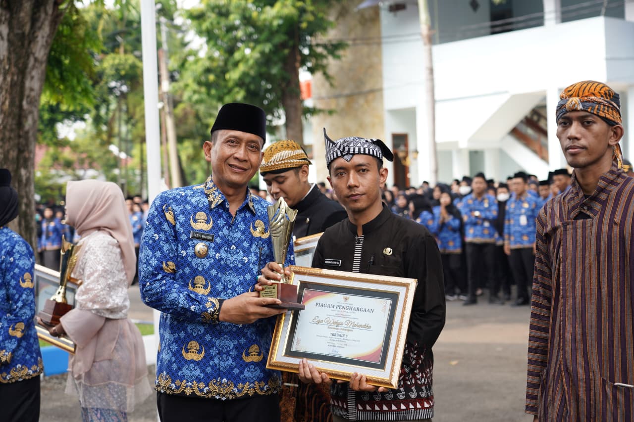 Peringatan Hari Sumpah Pemuda Ke-97, Pemkab Bojonegoro Berikan Penghargaan Kepada Para Pemuda Pelopor Tahun 2025 Peringatan Hari Sumpah Pemuda Ke-97, Pemkab Bojonegoro Berikan Penghargaan Kepada Para Pemuda Pelopor Tahun 2025