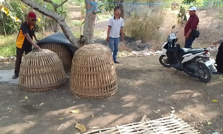Polres Gresik Gercep Gerebek Arena Sabung Ayam di Menganti, Polisi Amankan Barang Bukti Polres Gresik Gercep Gerebek Arena Sabung Ayam di Menganti, Polisi Amankan Barang Bukti