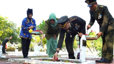 Sambut Peringatan HUT Ke-80 TNI, Kodim 0813 Bojonegoro Laksanakan Ziarah dan Tabur Bunga