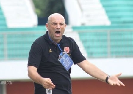 Bernardo Tavares Jadi Rebutan: Suporter Semen Padang Berharap, Kode dari Andre Rosiade Menguat Bernardo Tavares Jadi Rebutan: Suporter Semen Padang Berharap, Kode dari Andre Rosiade Menguat