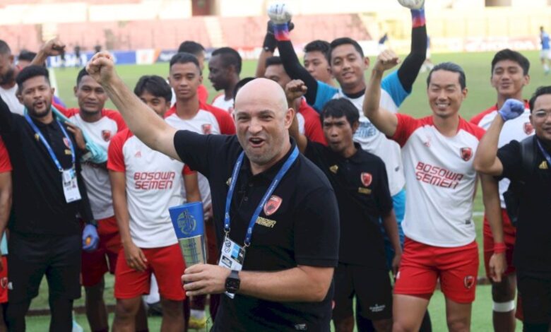 Bernardo Tavares Tinggalkan PSM Makassar, Air Mata dan Ucapan Terima Kasih dari Para Pemain Mengalir Deras Bernardo Tavares Tinggalkan PSM Makassar, Air Mata dan Ucapan Terima Kasih dari Para Pemain Mengalir Deras