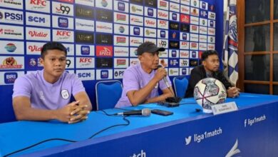 Debut Ahmad Amiruddin: Misi Gagalkan Rekor Arema FC yang Selalu Curi Poin dari Kandang Lawan Debut Ahmad Amiruddin: Misi Gagalkan Rekor Arema FC yang Selalu Curi Poin dari Kandang Lawan