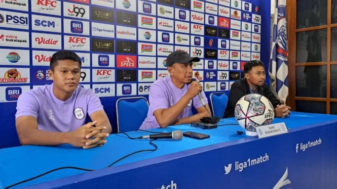 Debut Ahmad Amiruddin: Misi Gagalkan Rekor Arema FC yang Selalu Curi Poin dari Kandang Lawan Debut Ahmad Amiruddin: Misi Gagalkan Rekor Arema FC yang Selalu Curi Poin dari Kandang Lawan