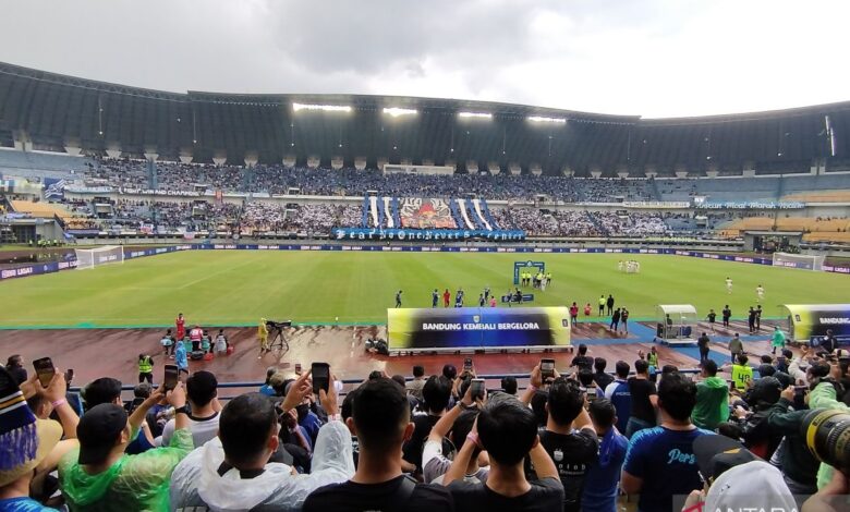 Laga Krusial Persib Bandung vs Selangor FC di GBLA: 2.000 Personel Keamanan Diterjunkan, Antisipasi Pertandingan Berisiko Tinggi Laga Krusial Persib Bandung vs Selangor FC di GBLA: 2.000 Personel Keamanan Diterjunkan, Antisipasi Pertandingan Berisiko Tinggi