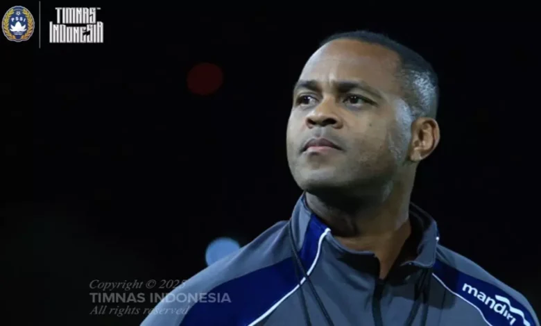 Patrick Kluivert Enggan Komentari Skandal Naturalisasi Pemain Malaysia, Fokus Penuh pada Kualifikasi Piala Dunia 2026 Patrick Kluivert Enggan Komentari Skandal Naturalisasi Pemain Malaysia, Fokus Penuh pada Kualifikasi Piala Dunia 2026