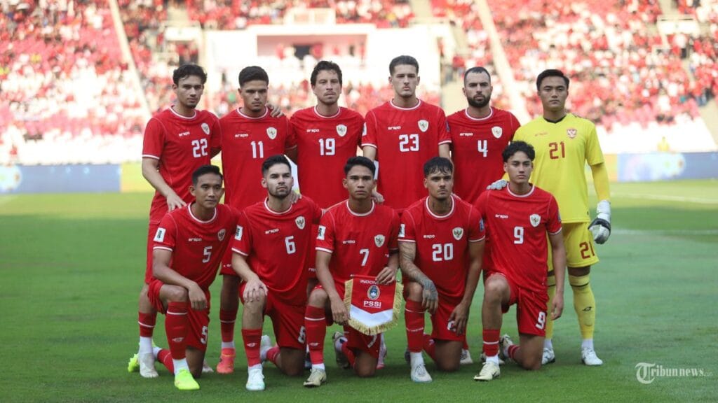 Pengamat Sepak Bola Malaysia Soroti Kegagalan Indonesia di Kualifikasi Piala Dunia 2026, Pertanyakan Strategi Pergantian Pelatih.
