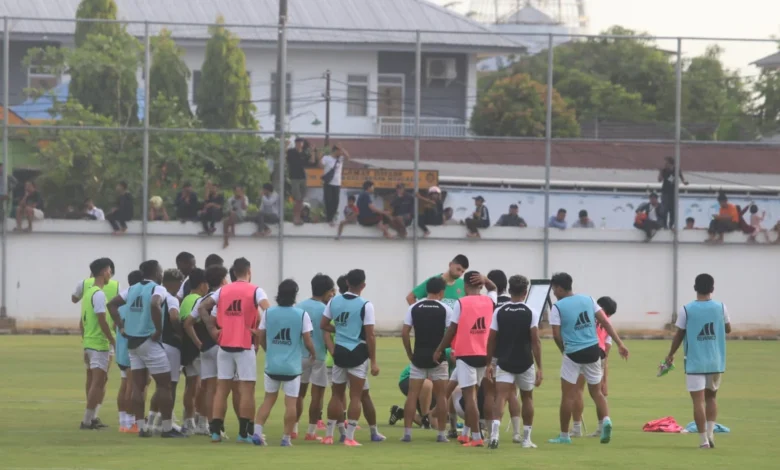 PSM Makassar Berbenah: Jeda Kompetisi Jadi Momentum Bangkit Pasca-Kepergian Tavares dan Penunjukan Caretaker Amiruddin PSM Makassar Berbenah: Jeda Kompetisi Jadi Momentum Bangkit Pasca-Kepergian Tavares dan Penunjukan Caretaker Amiruddin