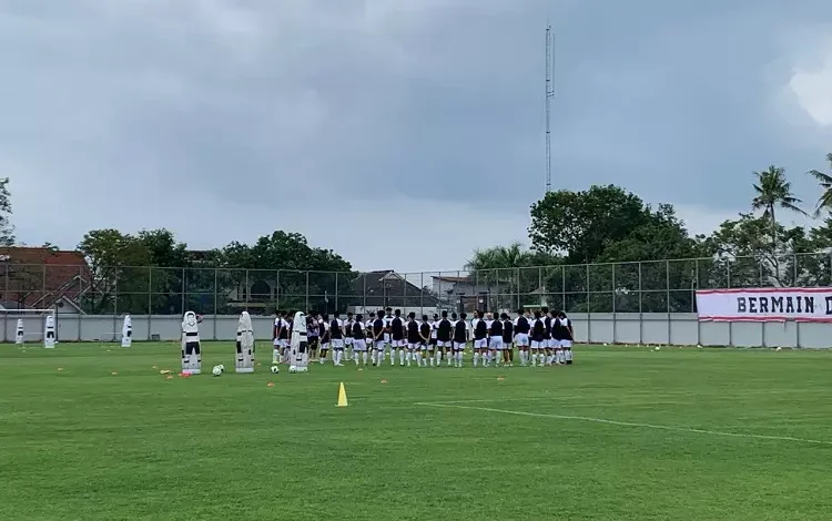 PSM Makassar Kembali Berlatih: Sesi Perdana Tanpa Tavares, Fokus Pemulihan dan Strategi dengan 23 Pemain PSM Makassar Kembali Berlatih: Sesi Perdana Tanpa Tavares, Fokus Pemulihan dan Strategi dengan 23 Pemain