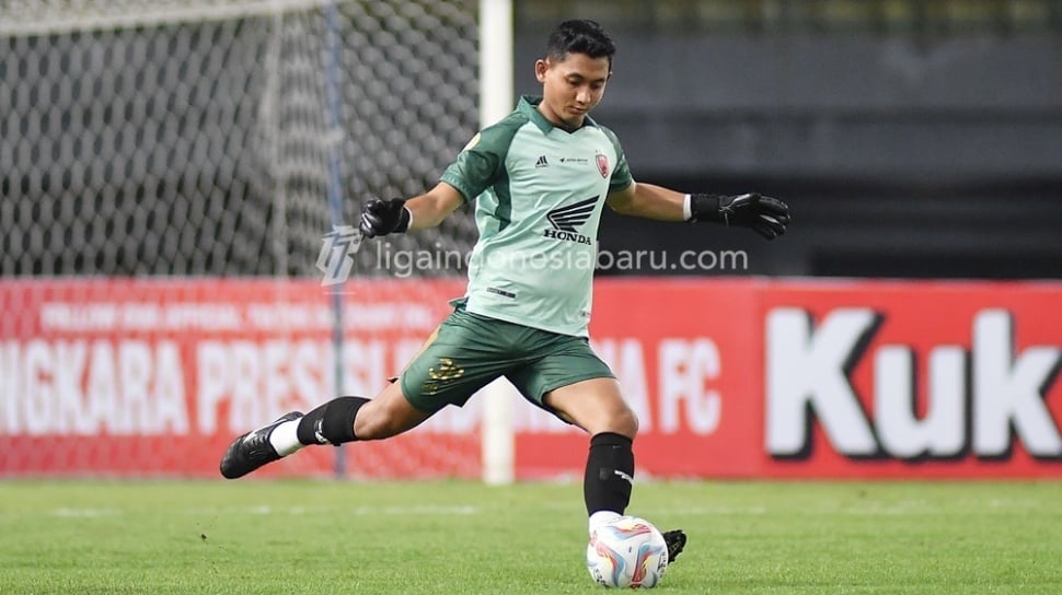 Reza Arya Pratama: Transformasi dari Kiper Keempat Menuju Pilar Timnas Indonesia Berkat Sentuhan Magis Bernardo Tavares