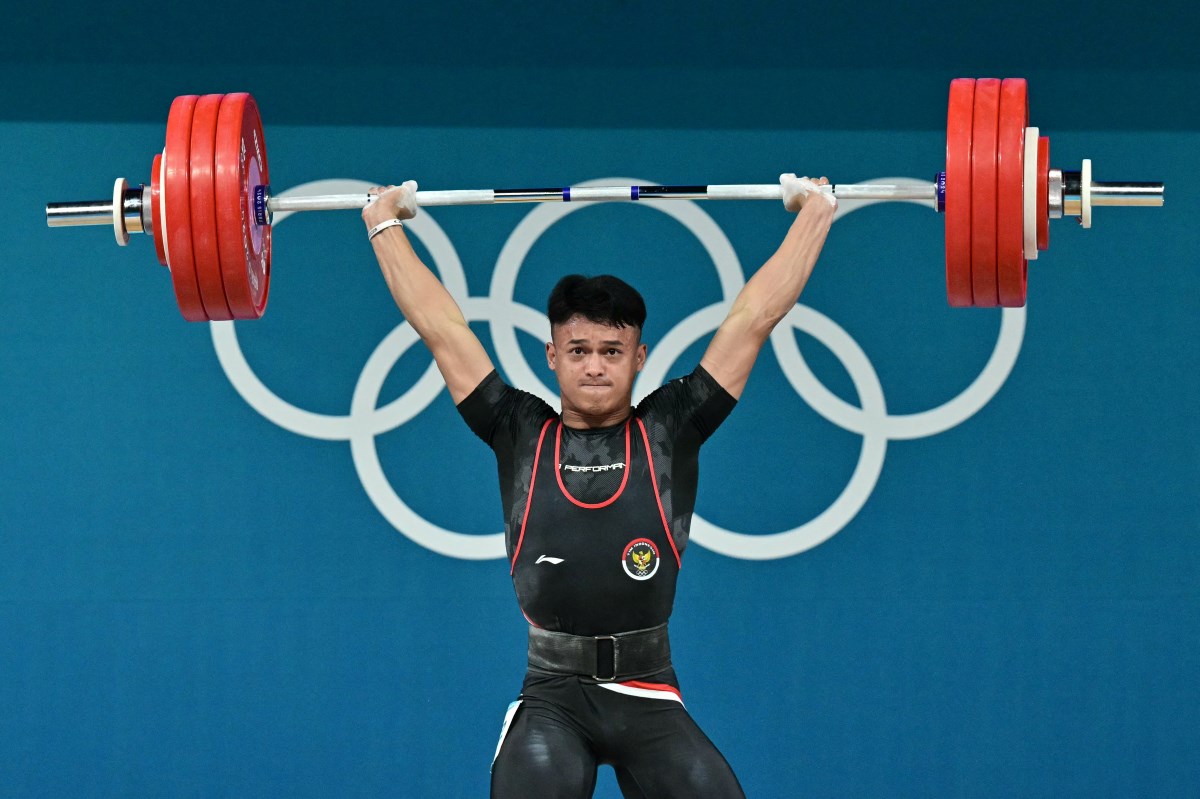 Rizki Juniansyah Ukir Sejarah, Raih Dua Emas dan Pecahkan Rekor Dunia di IWF World Championship 2025