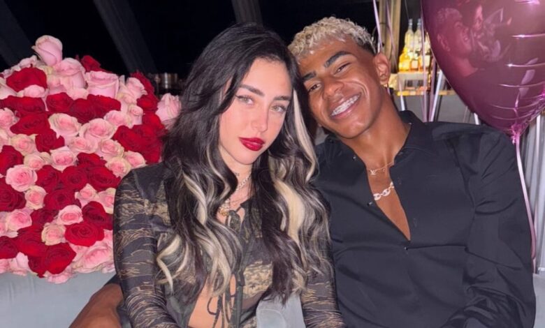 Video TikTok Lamine Yamal dan Nicky Nicole di Kamar Picu Kontroversi, Gaya Hidup Sang Bintang Muda Barcelona Jadi Sorotan Video TikTok Lamine Yamal dan Nicky Nicole di Kamar Picu Kontroversi, Gaya Hidup Sang Bintang Muda Barcelona Jadi Sorotan