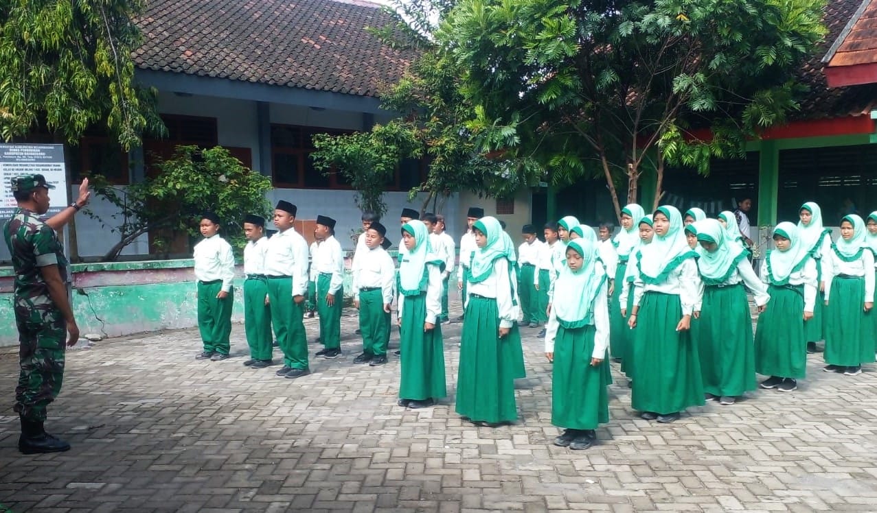 71 Siswa-Siswi SDN Sekar 1, dibekali Wasbang dan Bela Negara oleh Babinsa Sekar Bojonegoro