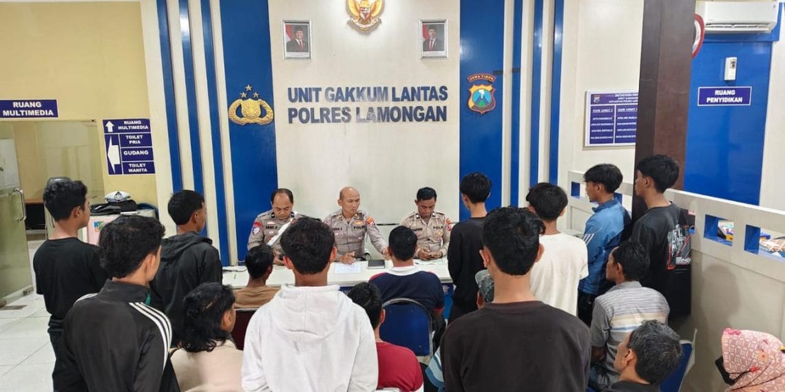 Amankan 9 Remaja dan 3 Motor Balap Liar Dalam Operasi Zebra Semeru 2025 Polres Lamongan
