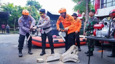 Antisipasi Potensi Bencana Hidrometeorologi di Wilayah Jawa Timur, Polres Bojonegoro Gelar  Apel Siaga