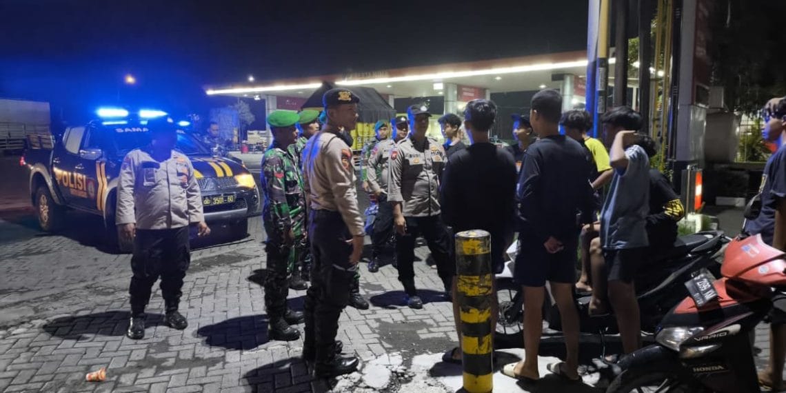 Cegah Kejahatan, Polres Lamongan Gencarkan Patroli dan Laksanakan Razia Miras Cegah Kejahatan, Polres Lamongan Gencarkan Patroli dan Laksanakan Razia Miras