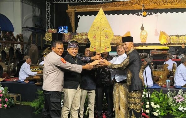 Pagelaran Reog dan Wayang Kulit, Meriahkan Pesta Rakyat HJB Ke-348, di Yayasan Gandul Roso Kedungadem