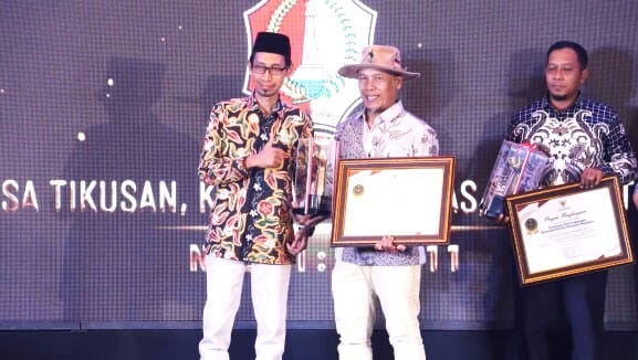 Pemerintah Desa Tikusan dan Pungpungan, Raih Penghargaan Keterbukaan Informasi Publik Award Jatim 2025