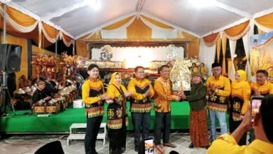 Puncak HUT Partai Golkar Ke-61 Oleh DPD Golkar Bojonegoro, Tampilkan Pagelaran Wayang Dengan Lakon Seno Meguru