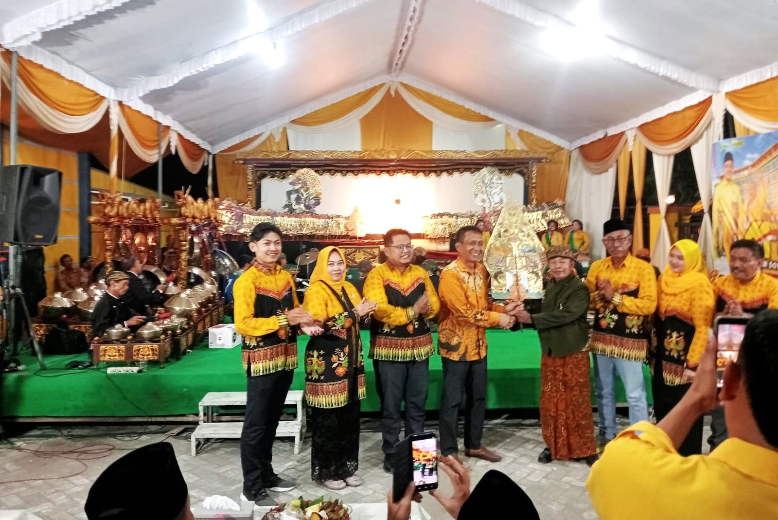 Puncak HUT Partai Golkar Ke-61 Oleh DPD Golkar Bojonegoro, Tampilkan Pagelaran Wayang Dengan Lakon Seno Meguru