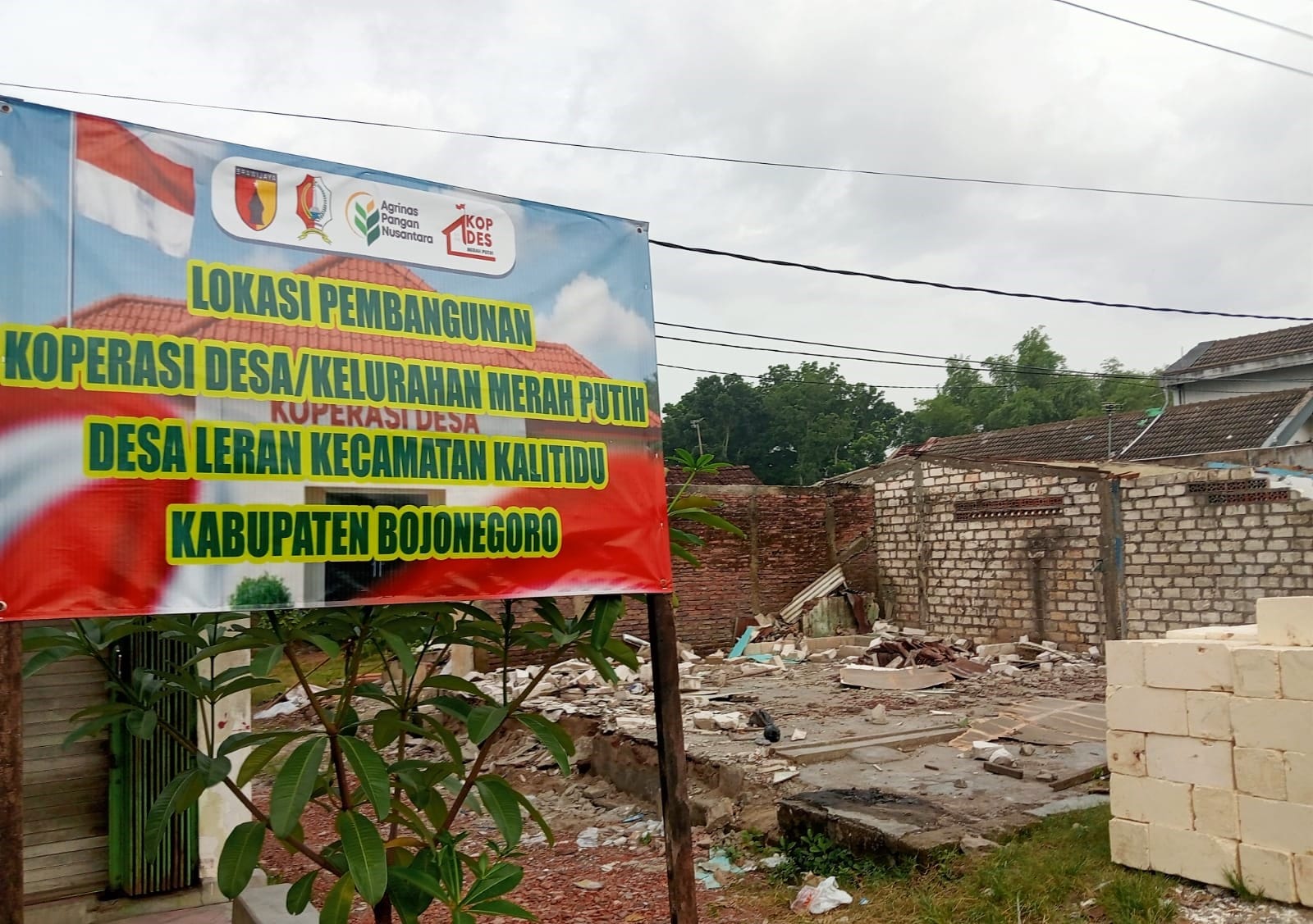 Tergusur, 6 Rumah dan 3 Toko, Di Eks Pasar Kalipang, Hendak Dipakai Pembangunan Gedung KDKMP Desa Leran, Kalitidu