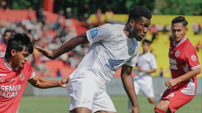 Abu Kamara Jadi Striker Tertajam PSM Sejauh Ini: Efisiensi Gol yang Memukau, Tiga Gol dari Empat Tendangan On Target Abu Kamara Jadi Striker Tertajam PSM Sejauh Ini: Efisiensi Gol yang Memukau, Tiga Gol dari Empat Tendangan On Target