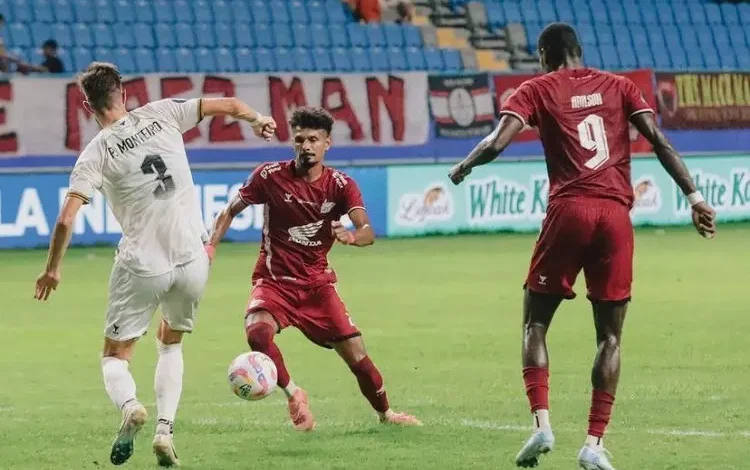 Duel Sengit PSM Makassar vs Madura United: Kedua Tim Berlaga Tanpa Nakhoda di Pinggir Lapangan