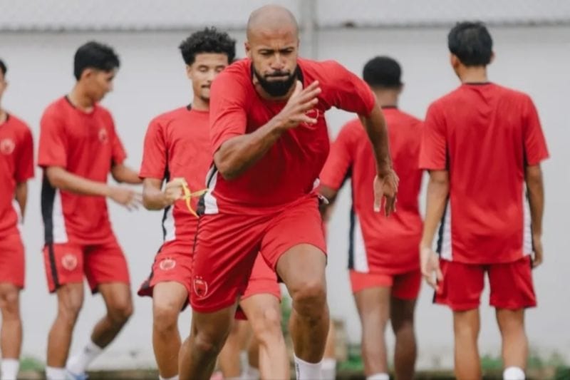 Hattrick Alex Tanque Bawa PSM Makassar Menang Telak 5-0 dari PSBS Biak