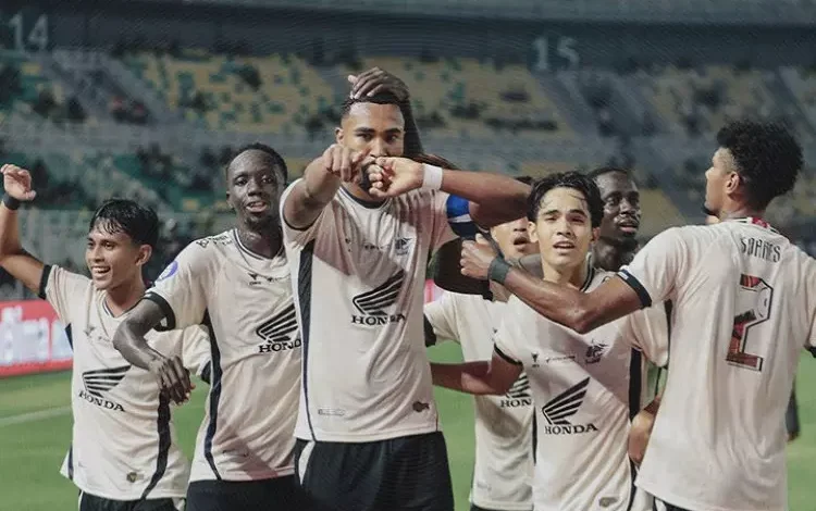 Kabar Baik untuk PSM Makassar: Sang Jenderal Lini Belakang Yuran Fernandes Siap Tempur Lawan Dewa United! Kabar Baik untuk PSM Makassar: Sang Jenderal Lini Belakang Yuran Fernandes Siap Tempur Lawan Dewa United!