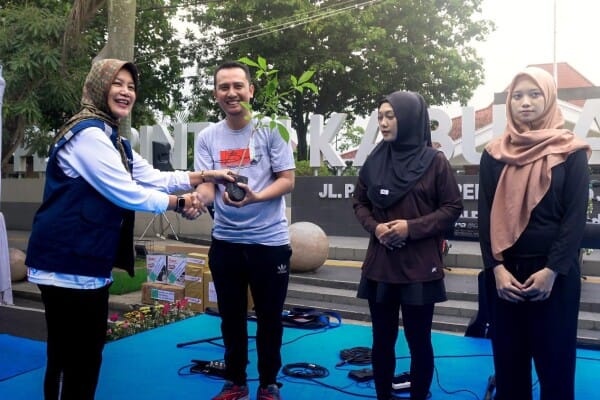 Di Bojonegoro, Puncak Peringatan Harkodia 2025 Ditandai Dengan Bagikan Ratusan Bibit Pohon