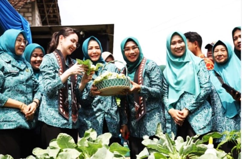 Ketua TP PKK Provinsi Jawa Timur Arumi Bachsin, Hadiri “Aku Hatinya PKK” Bojonegoro