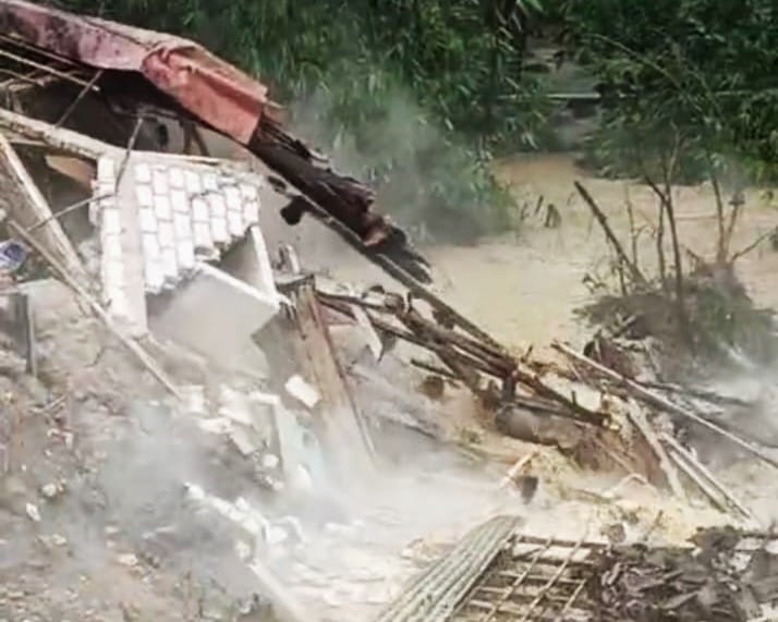 Pemkab Bojonegoro Gercep Tangani Dampak Bencana Longsor, di Desa Clebung, Bubulan