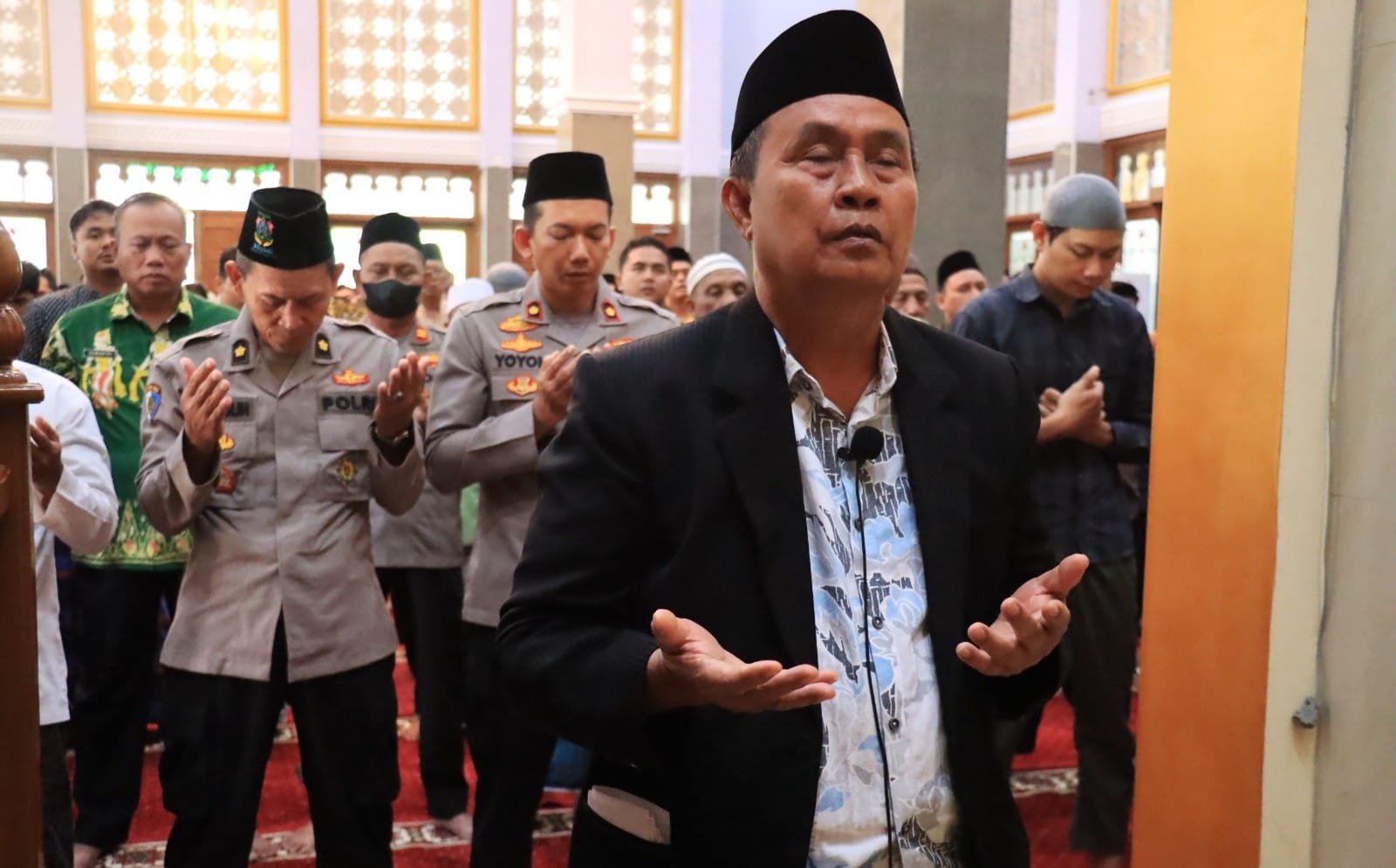 Polres Bojonegoro Gelar Sholat Gaib Bagi Korban Banjir dan Longsor di Aceh, Sumut dan Sumbar