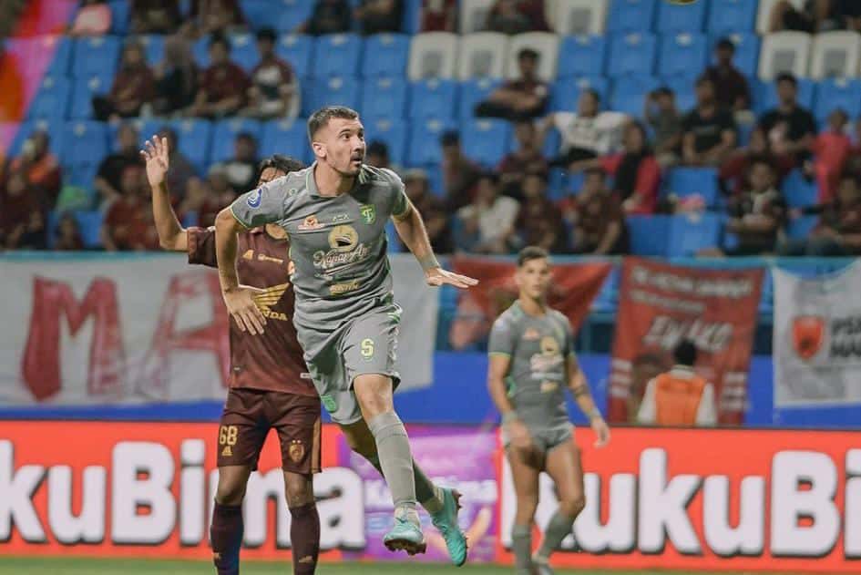 PSM Makassar Ditahan Imbang Persebaya: Kartu Merah dan Gol Cepat Warnai Laga Sengit di Gelora BJ Habibie