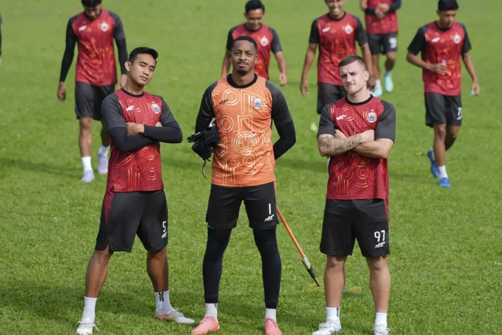 Super League 2025/2026: Persija dan Persib Adu Gengsi di Papan Atas, Mauricio Souza Fokus pada Kekuatan Sendiri