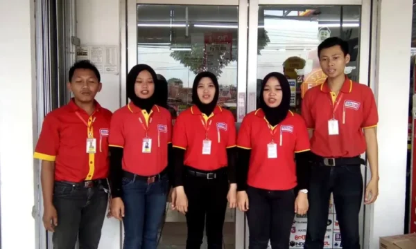 Crew Toko Penjualan dan Layanan Pelanggan
