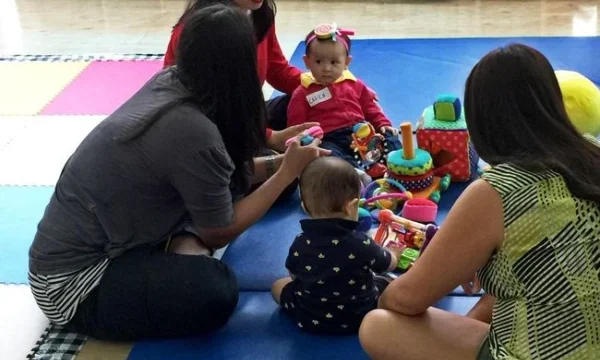 Guru Stimulasi Anak (Metode Montessori)