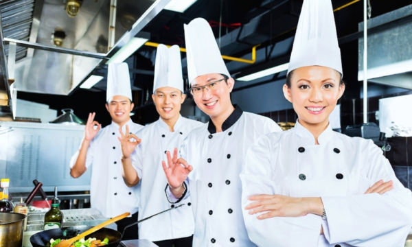 Koki Profesional dengan Pengalaman di Dapur Restoran
