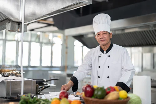 Koki Senior dengan Pengalaman di Dapur Restoran