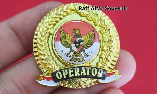 Operator Penataan Rak (Racker)