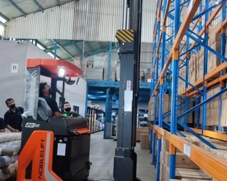 Operator Reachtruck – Pengoperasian Forklift Reach Truck